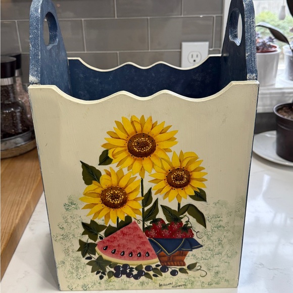 Cute Cottage Core Hand Painted Magazine Rack Holder - Picture 3 of 6